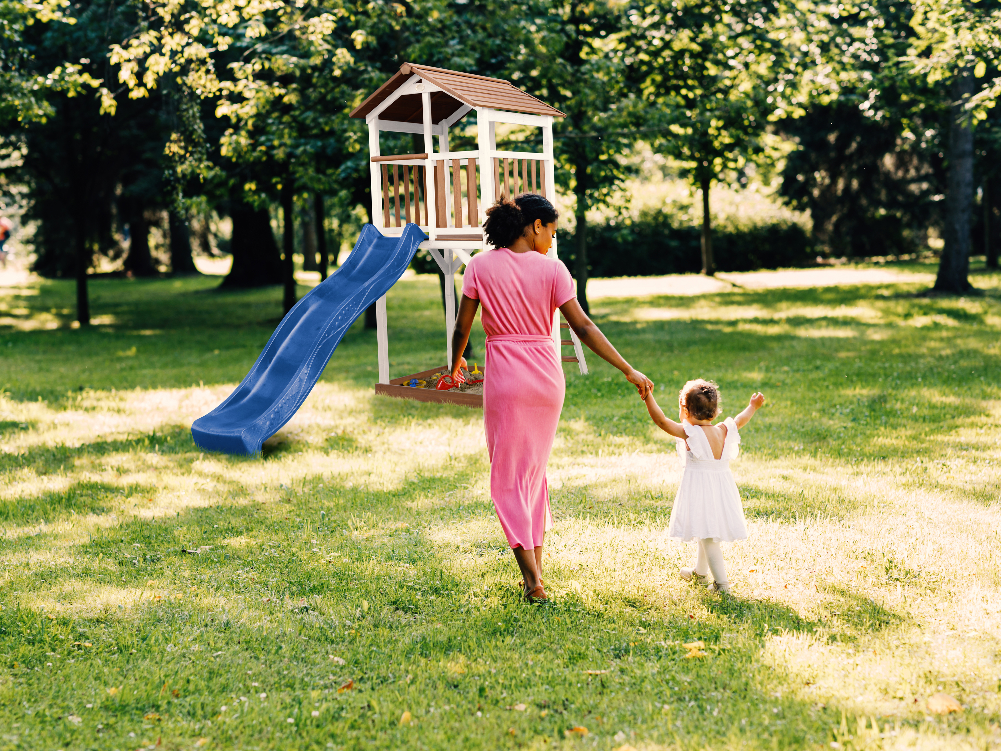 Beach Tower Spielturm Braun/weiß - Blaue Rutsche