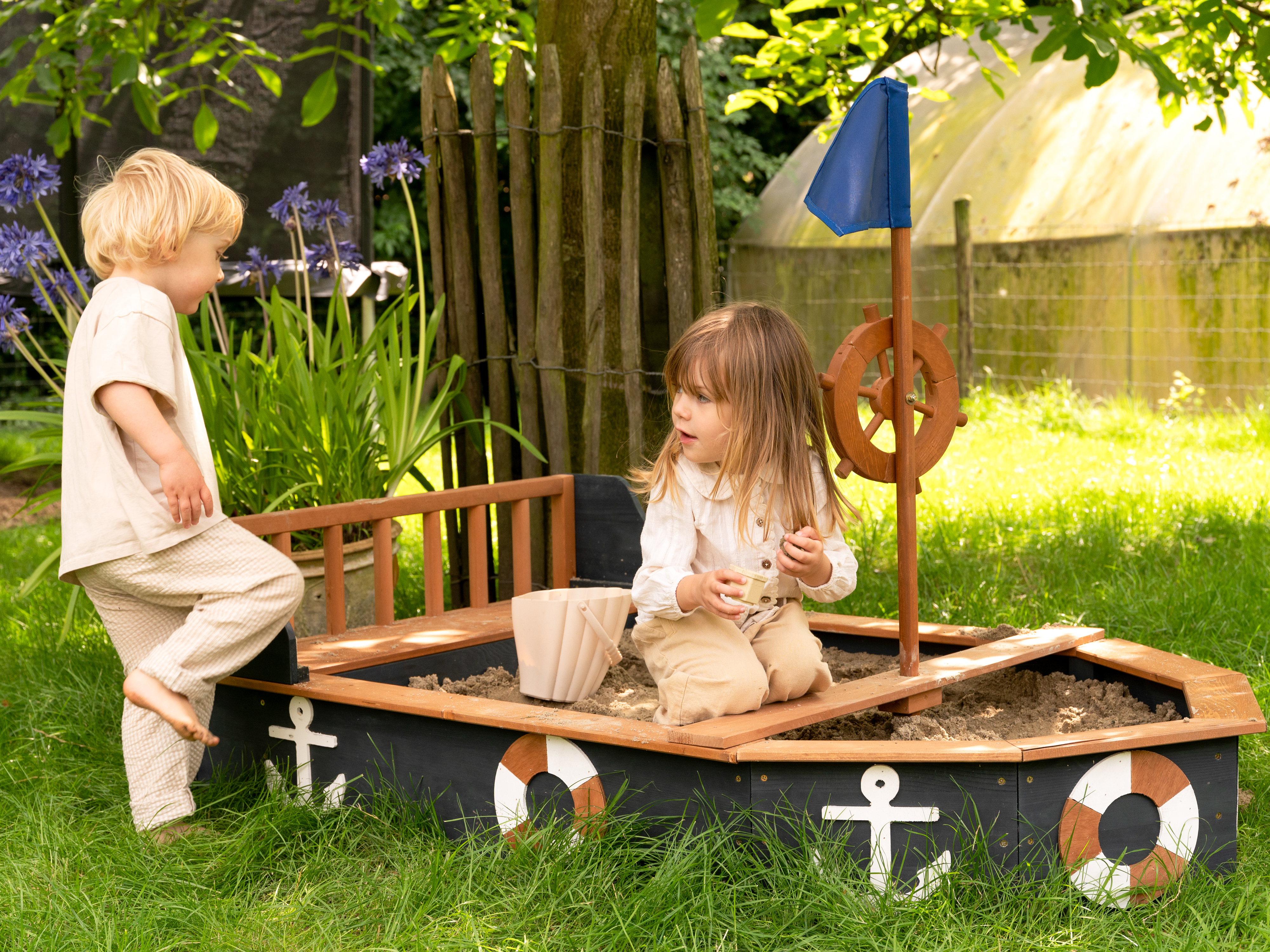 Doris boat sandbox
