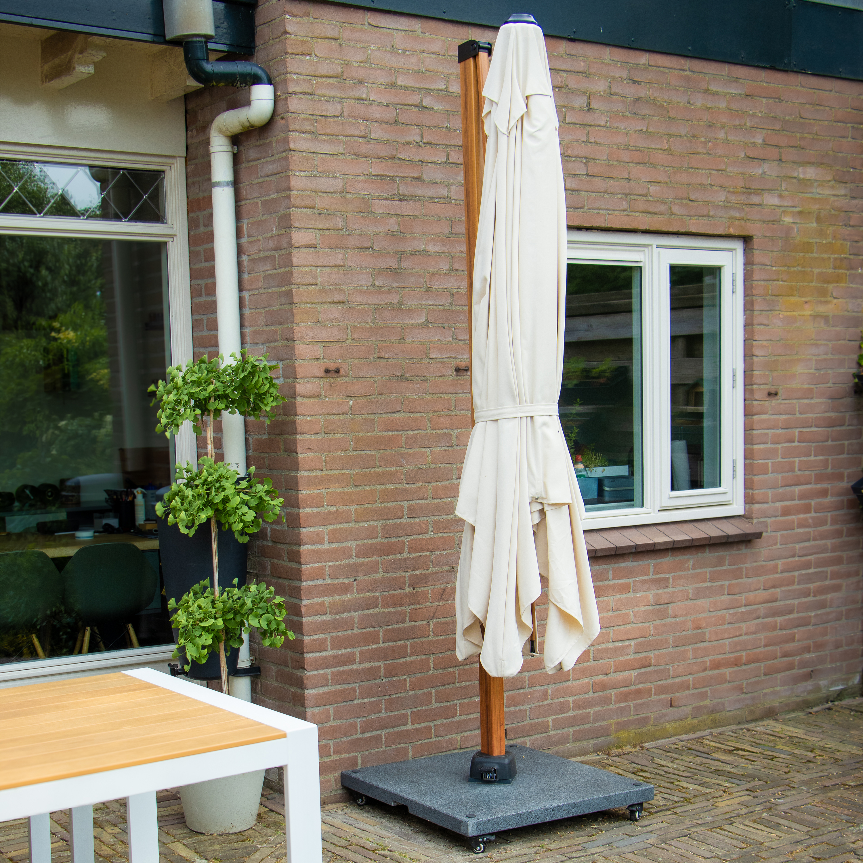 Apollo Premium Zweefparasol 300x300 Houtlook/beige 