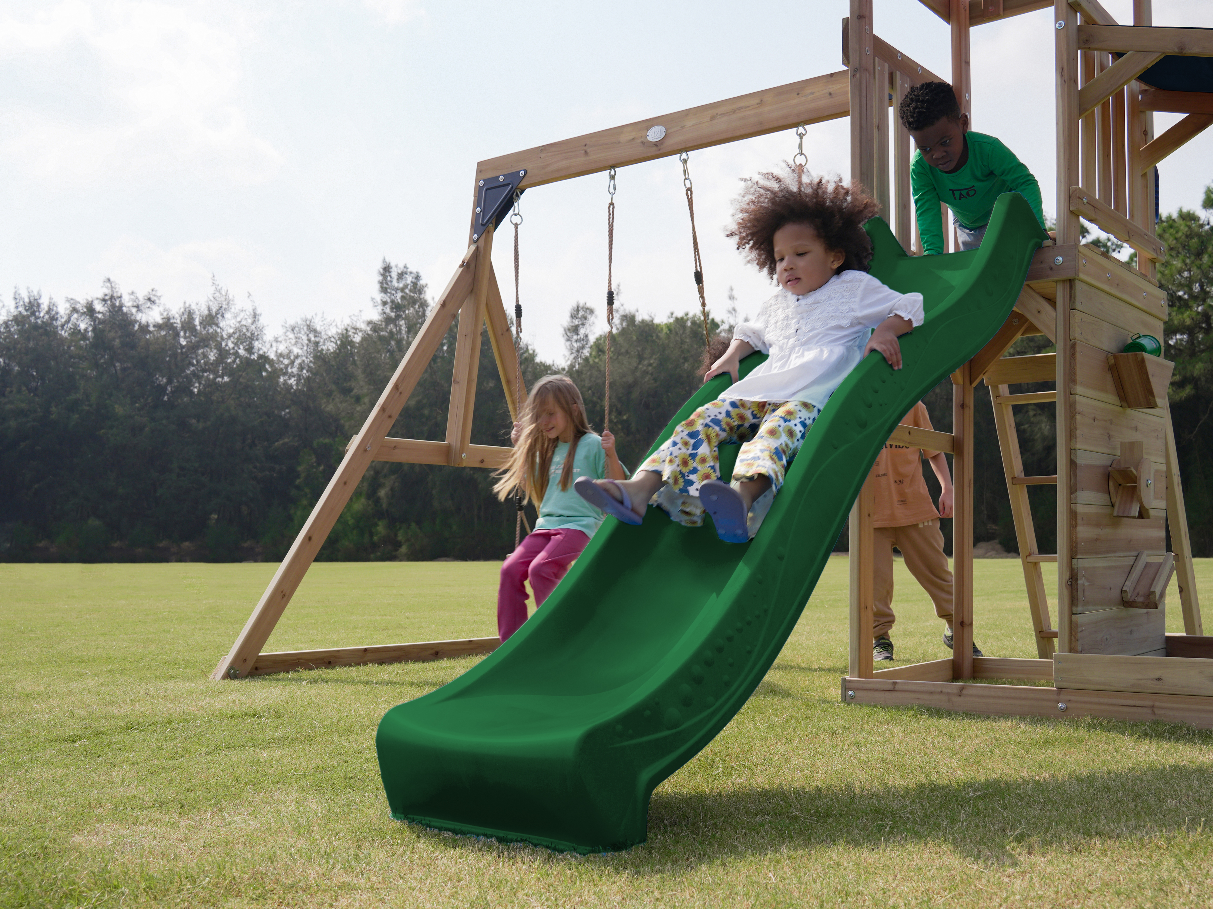 Aire de jeux Malik avec balançoire marron - toboggan vert