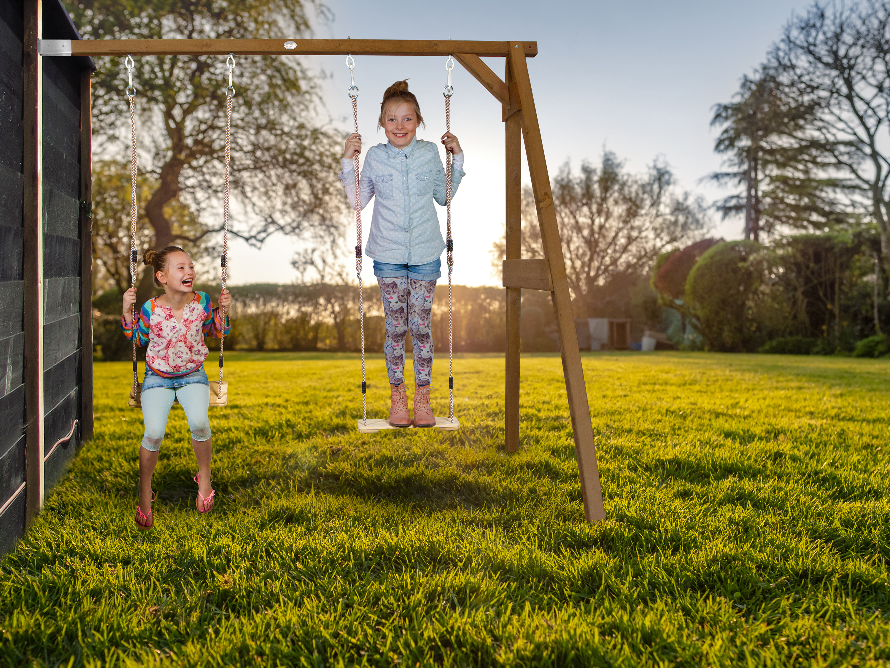 Portique mural en Bois FSC - 2 Balançoires Enfant