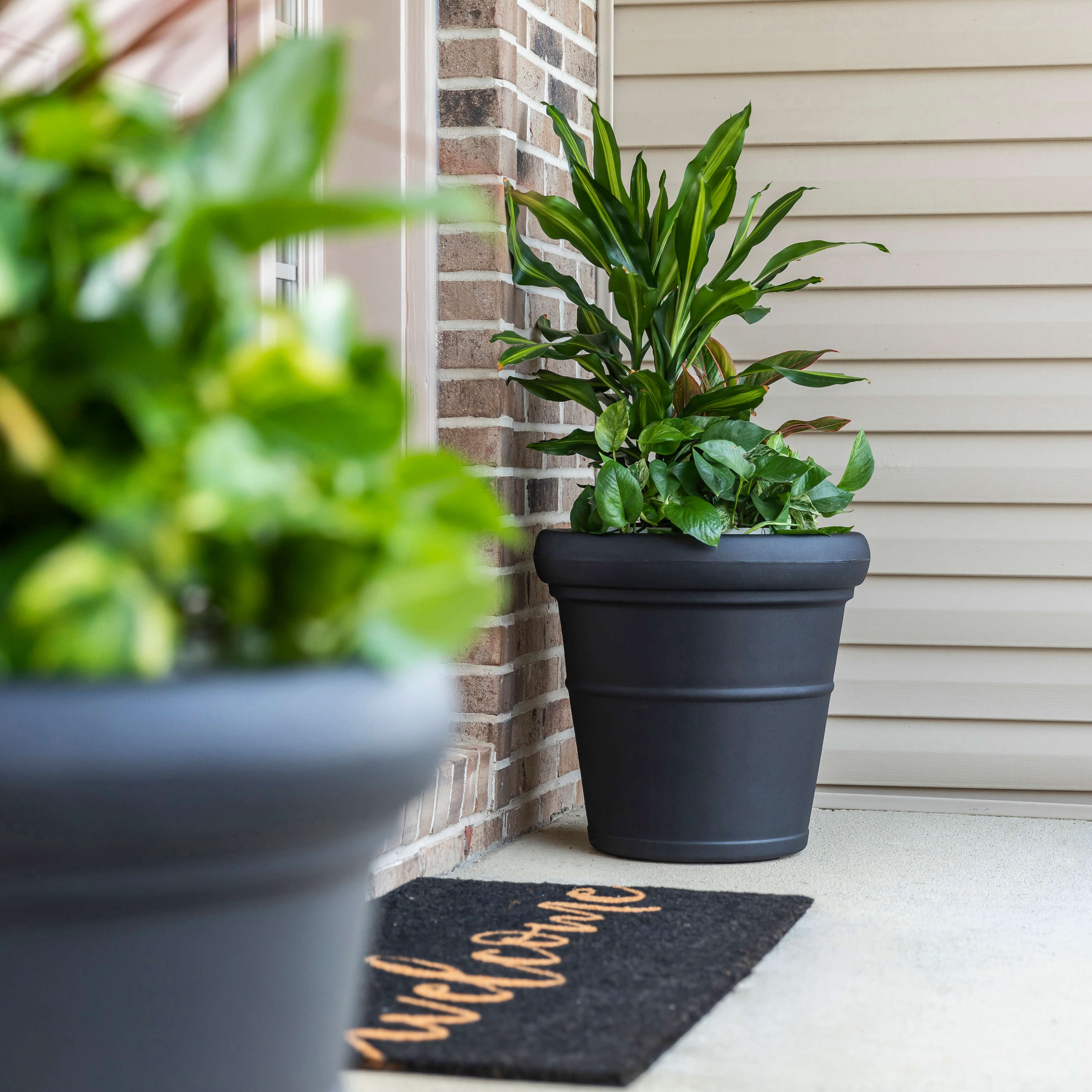 Claremont Planter - Onyx Black