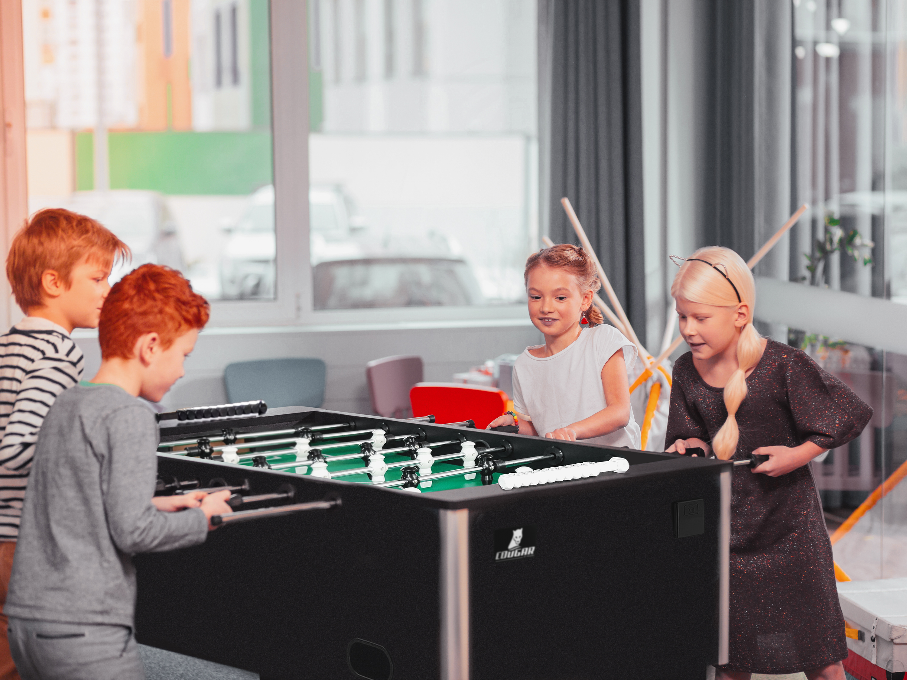 Cougar Defender Voetbaltafel met Bekerhouder Zwart