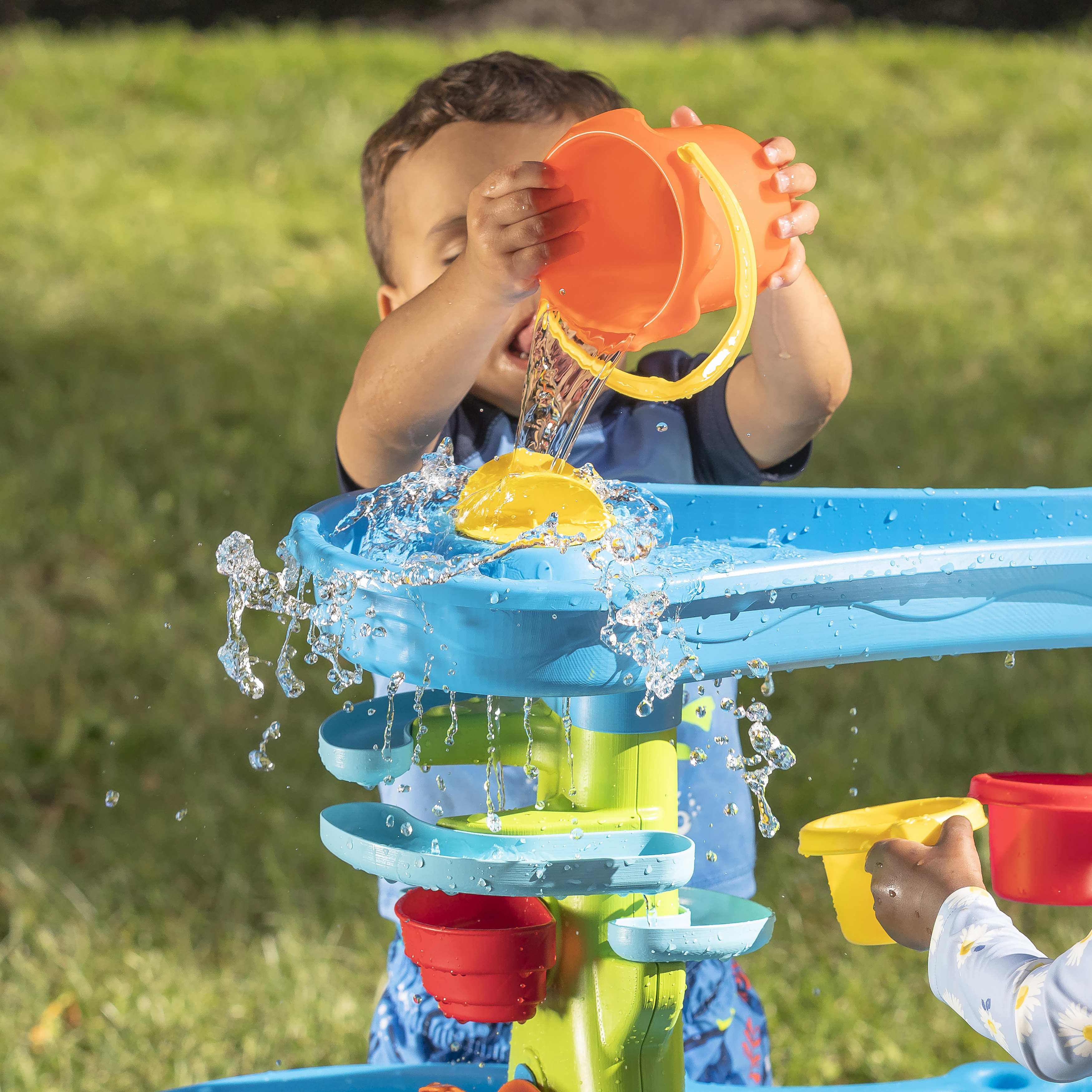 Double Showers Splash Water Table