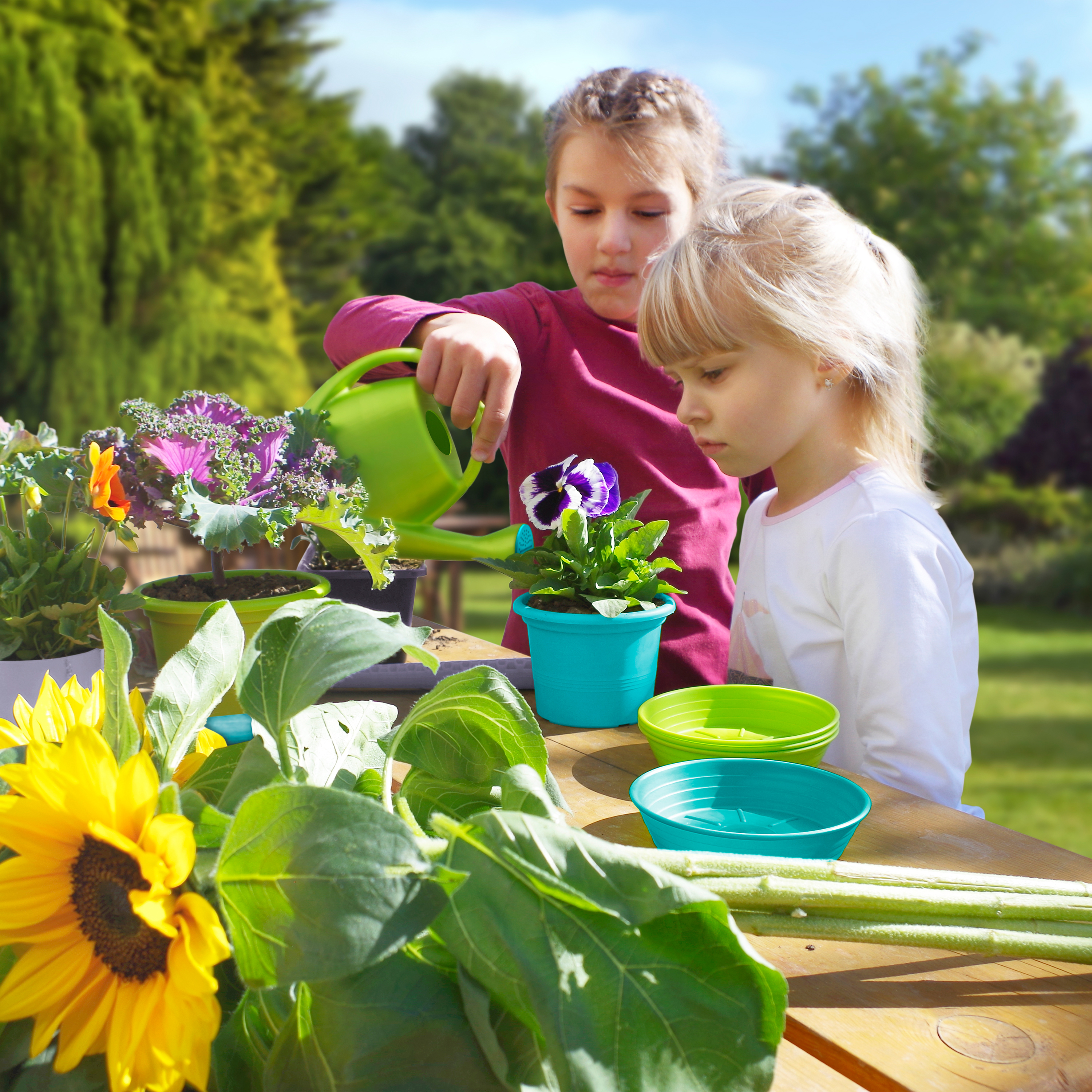 Garden set for kids with flower pots and garden tools 24-pie