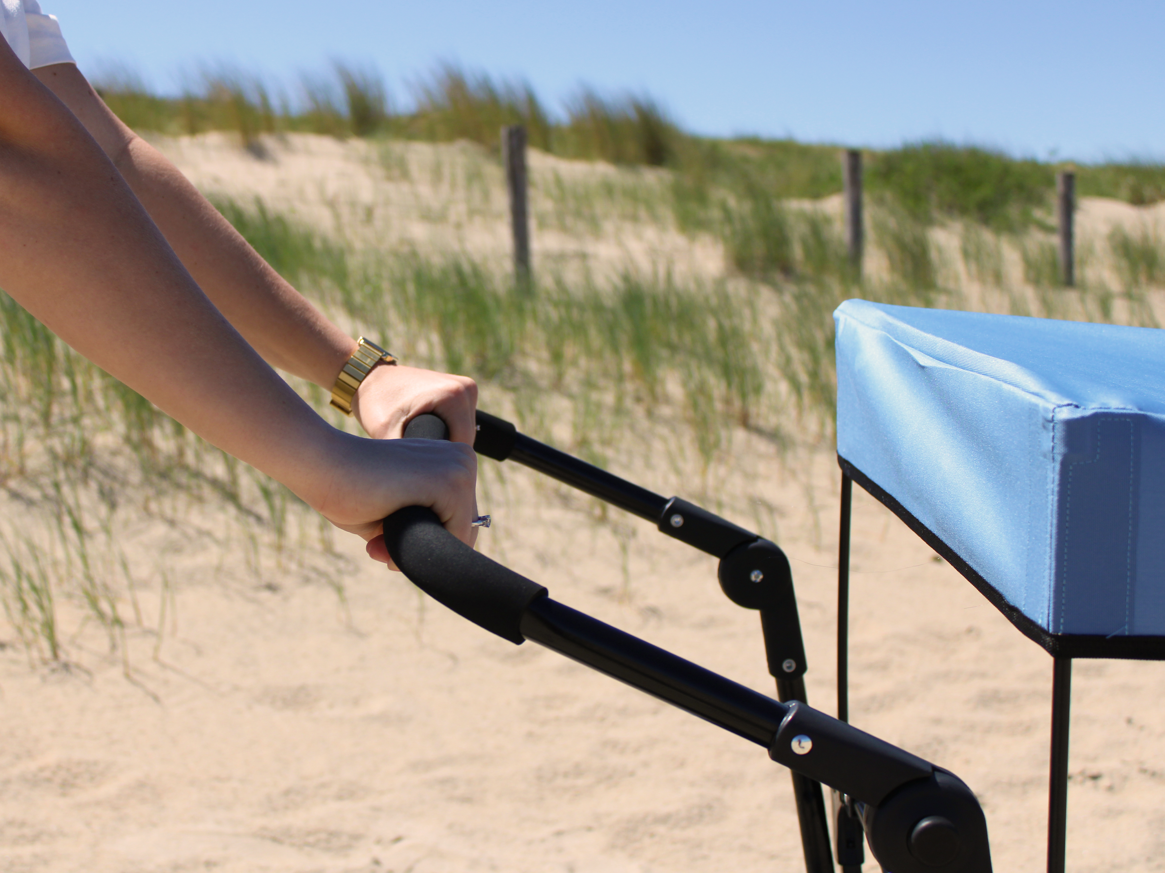 AB210 Foldable Beachwagon with roof, bag, brake and handleba