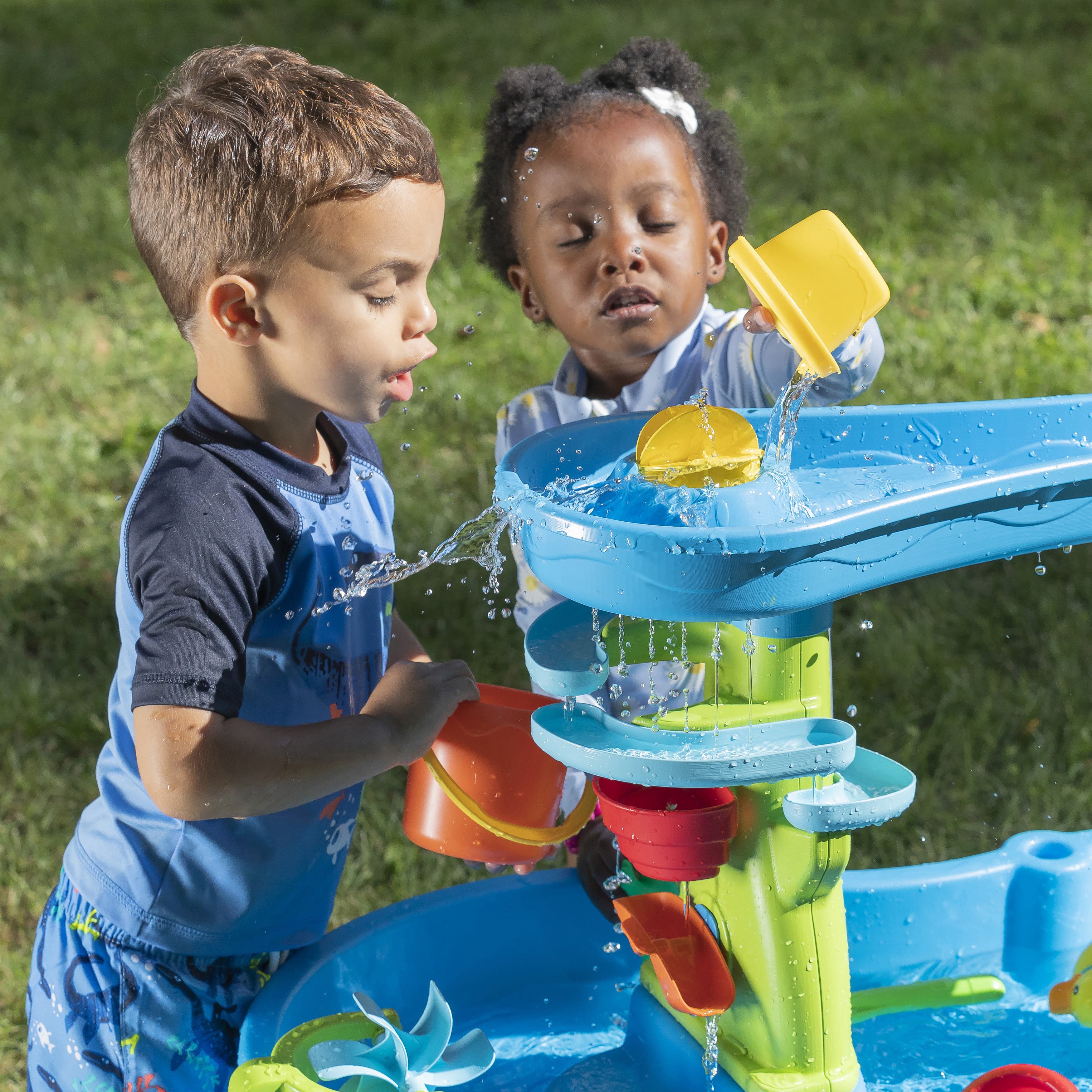 Double Showers Splash Water Table